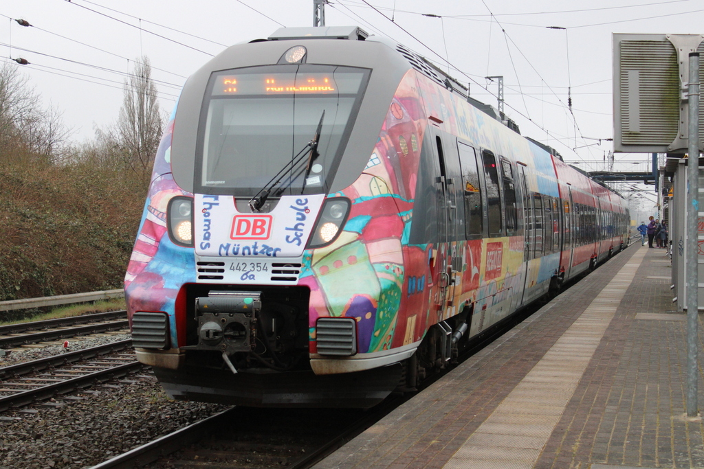 442 354 als S1(Rostock-Warnemünde)kurz vor der Ausfahrt in Rostock-Bramow.26.03.2022