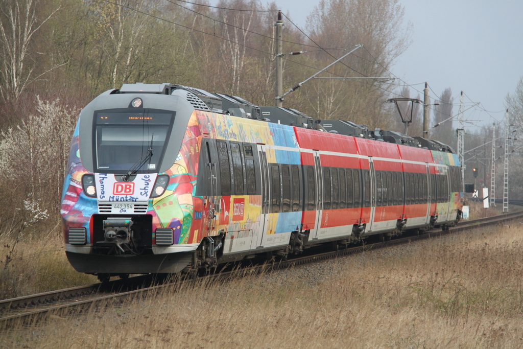 442 354 als S2 von Warnemünde nach Güstrow bei der Einfahrt im Haltepunkt Rostock-Lichtenhagen.02.04.2017