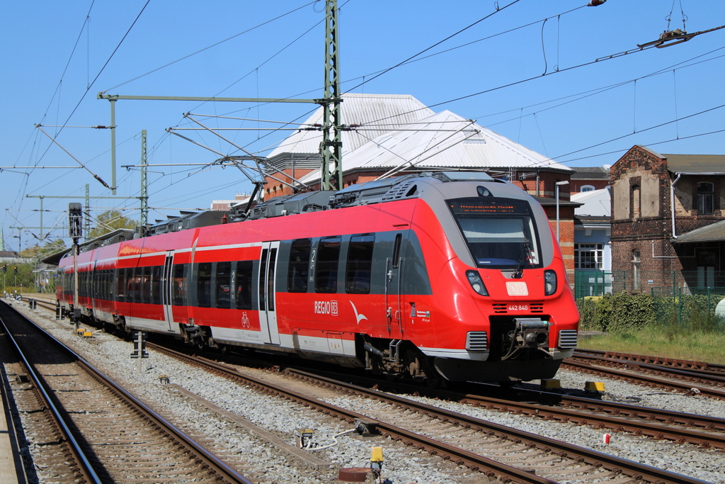 442 840 als S1 von Rostock Hbf nach Warnemünde Werft bei der Bereitstellung im Rostocker Hbf.08.05.2020