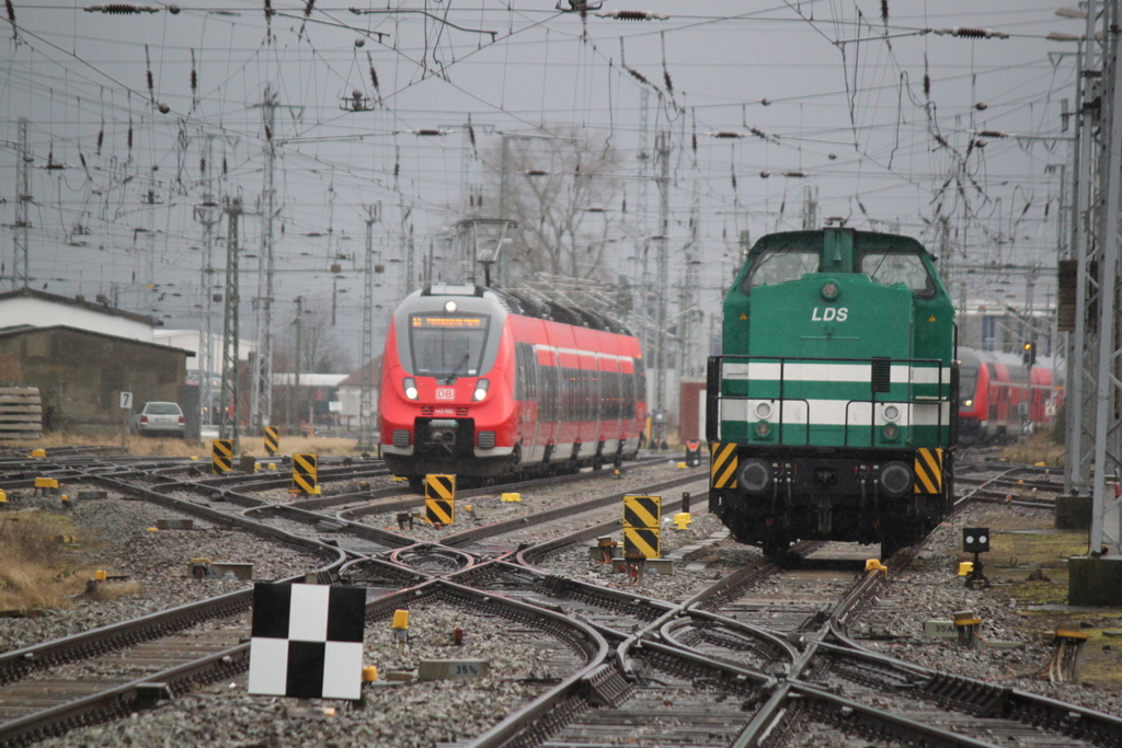 442 850 und 203 127-6 der Firma LDS hatten im Rostocker Hbf Pause.12.02.2016