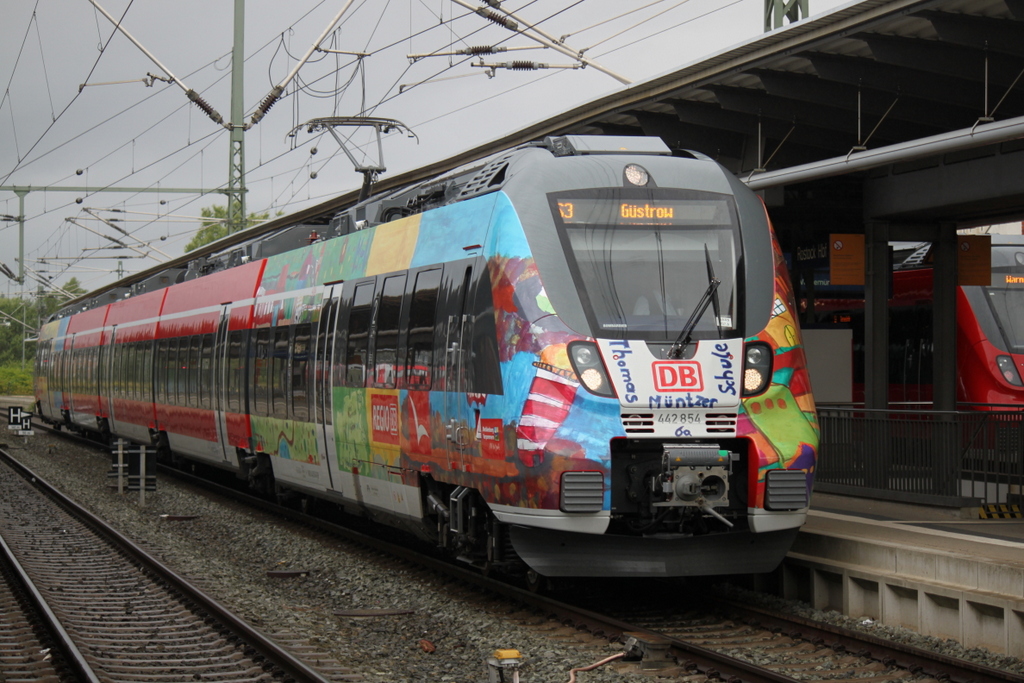 442 854-6 als S3 von Warnemnde nach Gstrow kurz vor der Ausfahrt im Rostocker Hbf.21.06.2014