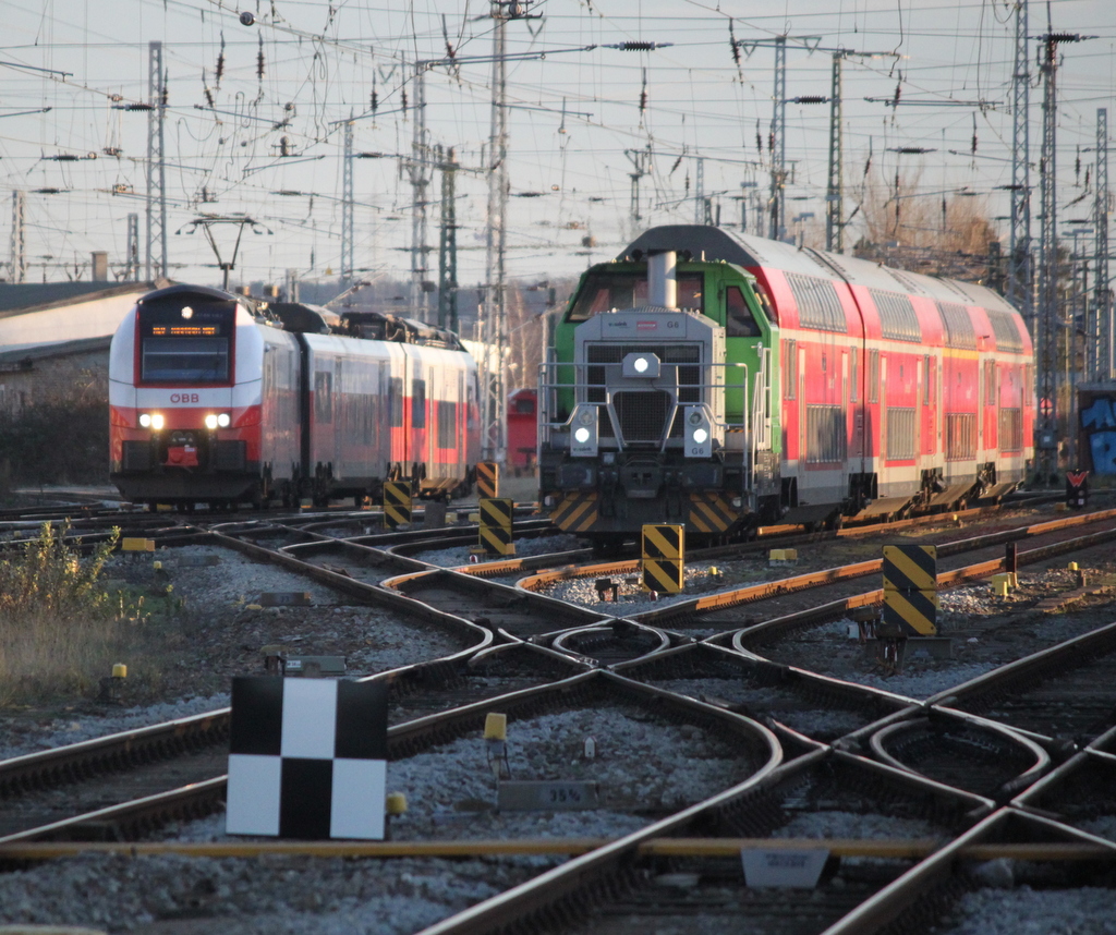 4746 053 als  RE 9(76368)von Sassnitz nach Rostock Hbf bei der Einfahrt im Rostocker Hbf neben an kam zum richtigen Moment 650 114-8 raus.30.12.2019