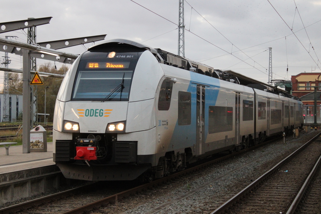 4746 801 stand als RE10(Rostock-Züssow)im Rostocker Hbf.