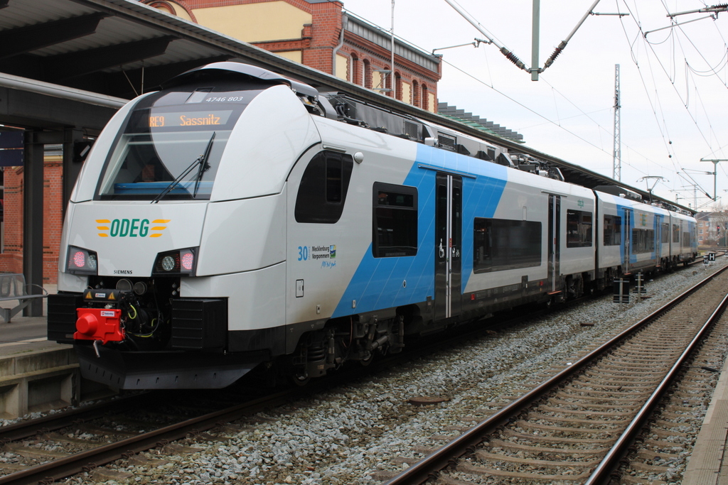 4746 803 stand am 08.03.2020 als RE 9 von Rostock Hbf nach Sassnitz im Rostocker Hbf.