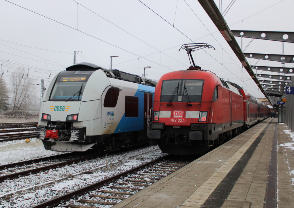 4746 806 traf am Mittag des 09.12.2022 im Rostocker Hbf auf 182 024.