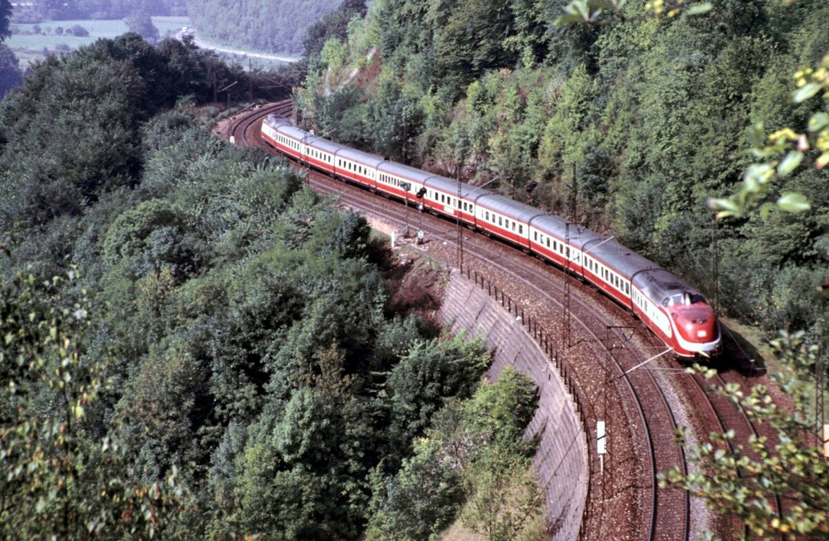 601 See-Alpen-Express auf dem M�hltalfelsendamm auf der Geislinger Steige am 21.08.1982.
