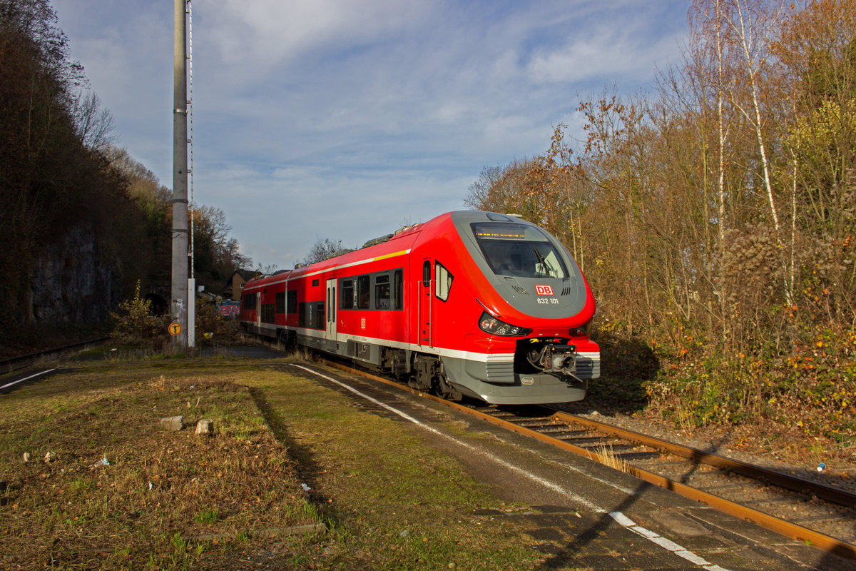 632 101 wird auf dem Weg in Richtung Dortmund in wenigen Augenblicken in den langen Tunnel unter der Hagener Innenstadt einfahren.