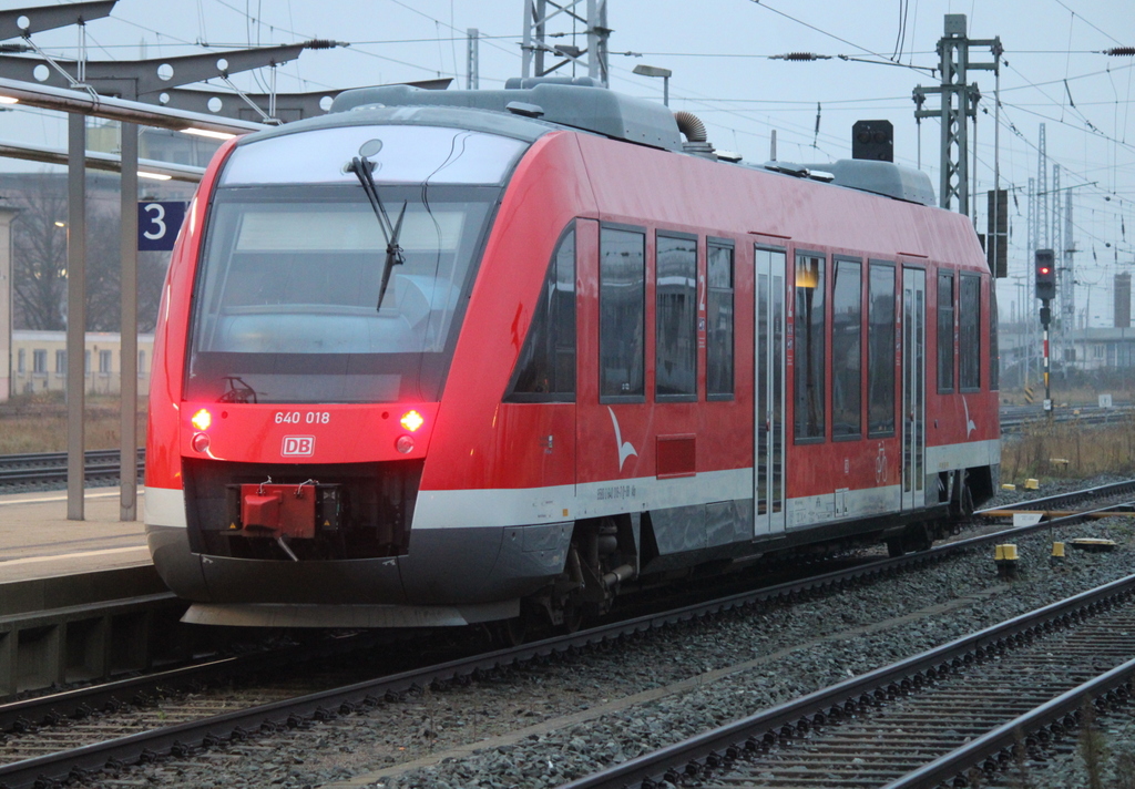 640 018 stand am Abend des 02.01.2021 als Überführung im Rostocker Hbf.