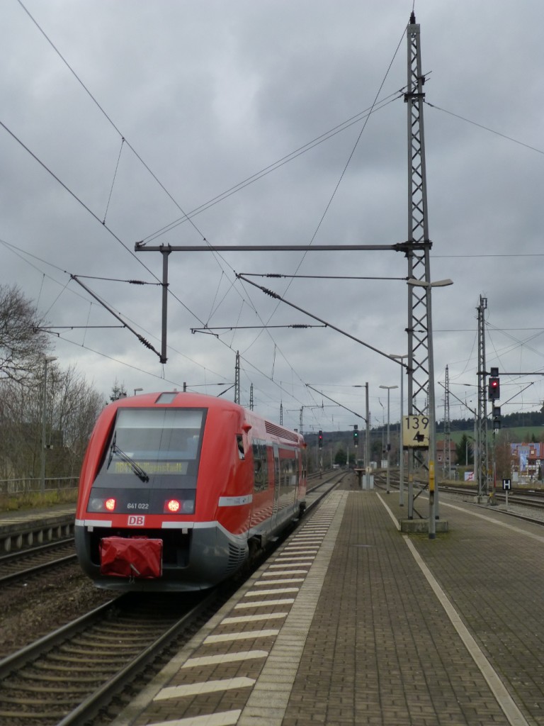 641 022 ist am 22.12.13 als RB von Erfurt gekommen und f�hrt jetzt als RB 41 weiter nach Heiligenstadt.