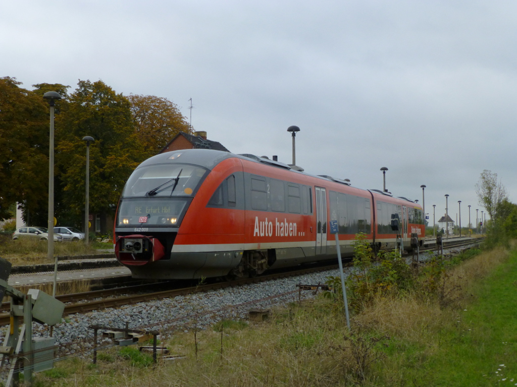 642 009 hlt am 16.10.13 auf dem hintersten Gleis des Bahnhofes in Khnhausen.