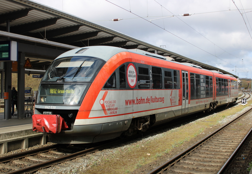 642 039-1 stand am 09.04.2022 im Rostocker Hbf.