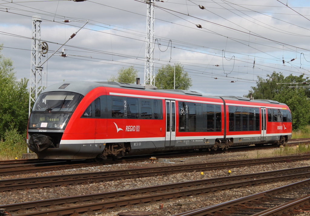 642 049 als RB11(RB 13113)Wismar-Tessin bei der Ausfahrt im Rostocker Hbf.09.07.2017