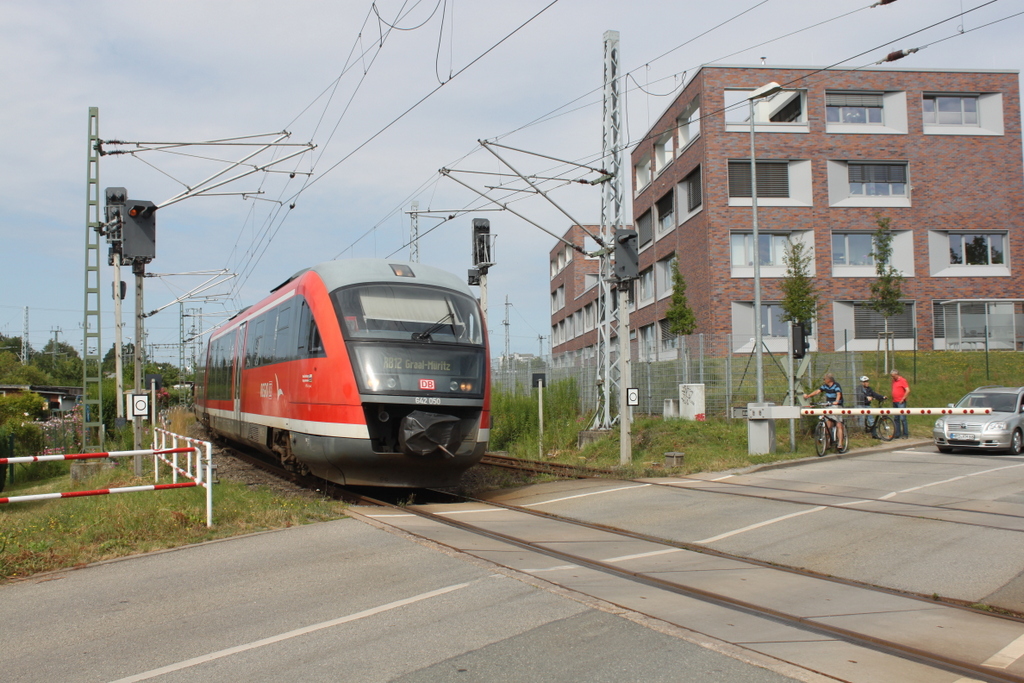 642 050 als RB12 von Rostock Hbf nach Graal-Müritz am 13.07.2019 gegen 10:27 Uhr kurz nach der Ausfahrt im Rostocker Hbf.