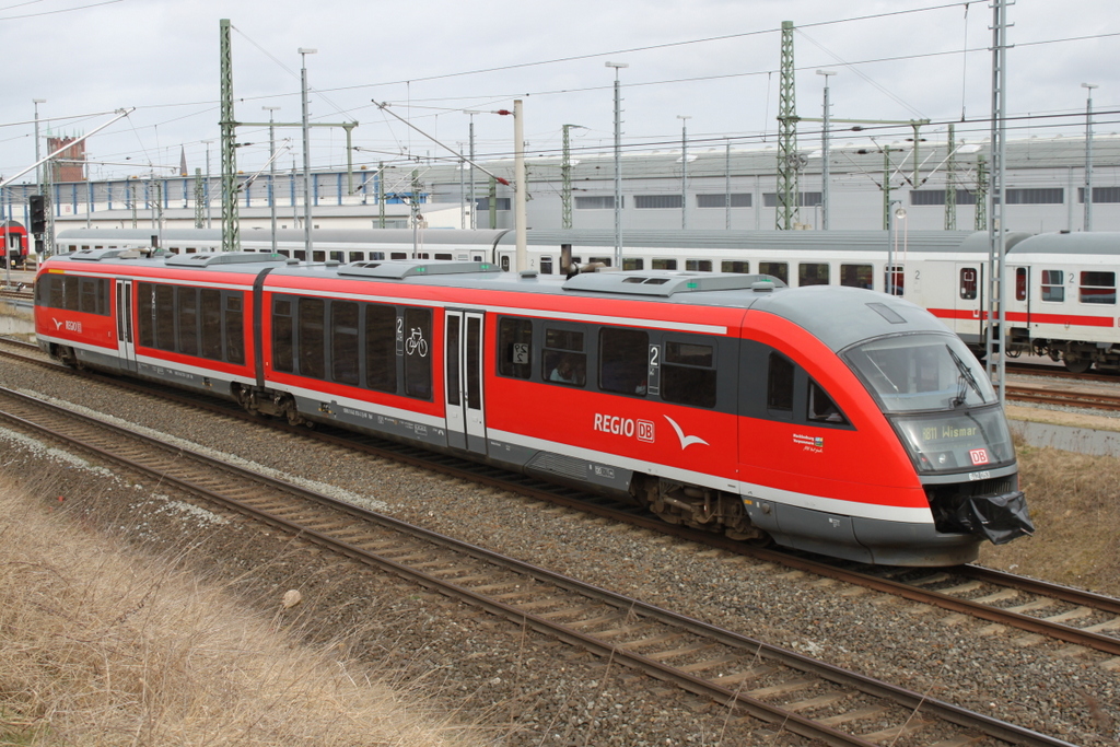 642 053 als RB11(RB 13122)von Tessin nach Wismar musste am 17.03.2017 vor dem Hp0 Signal vor dem Rostocker Hbf. warten