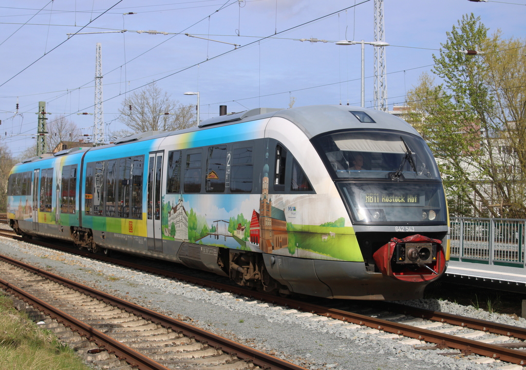 642 543 als RB 11(Wismar-Rostock)bei der Einfahrt im Rostocker Hbf.06.04.2024 