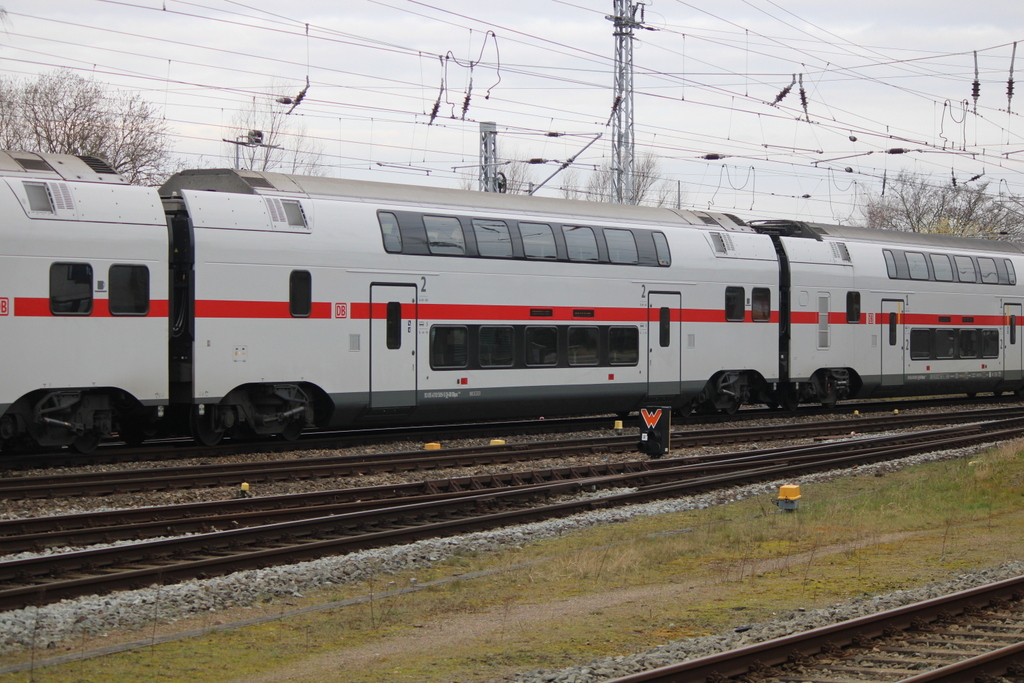 93 85 4110 509-5 CH-DB DBpza 110.E am 08.03.2020 im Rostocker Hbf.