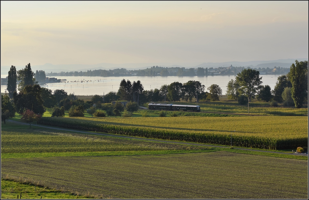 ABDe 4/4 des Vereins historische Mittelthurgaubahn etwas abseits der alten Strecke bei Triboltingen am Untersee. Ein wenig wie in alten Tagen. September 2016.