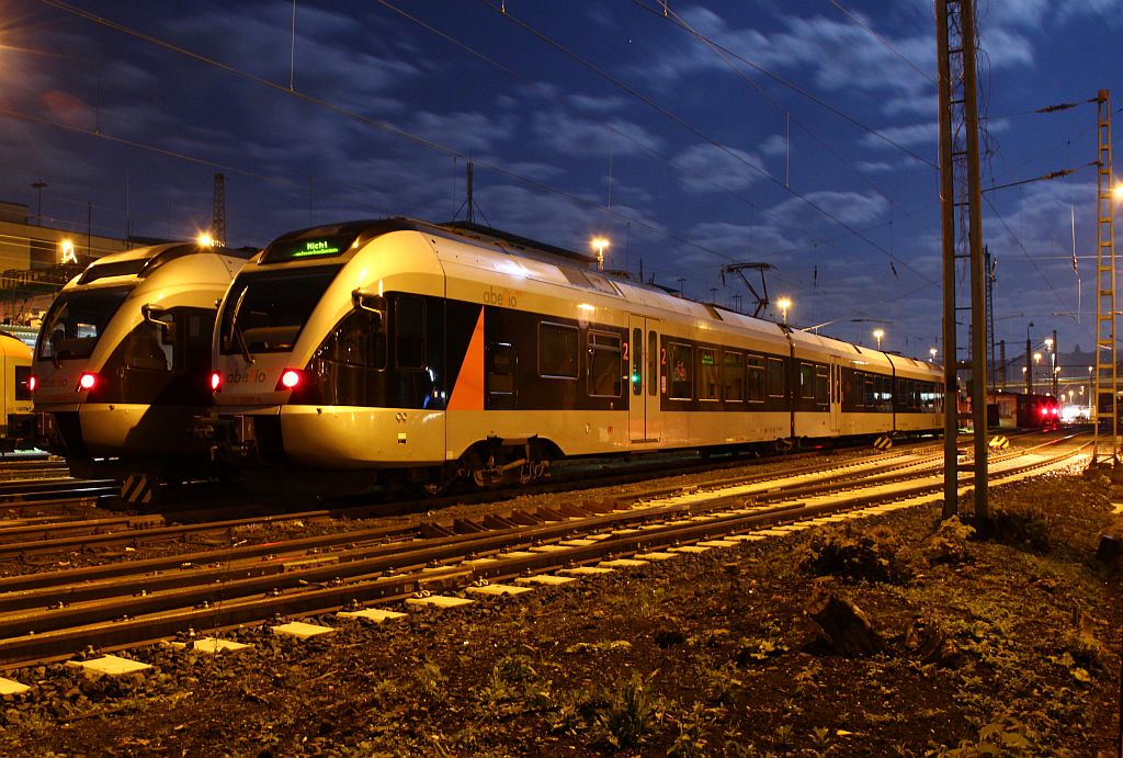 Abellio Flirts ET 23007-8 und 23005-6 abgestellt im Siegener Hbf. 29.09.12