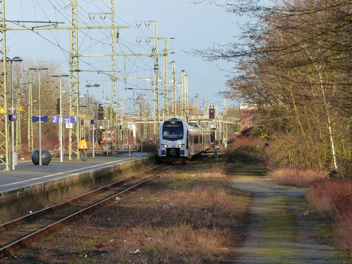 Abellio Triebzug ET 25 2206 Gleis 1 Emmerich am Rhein 12-03-2020.

Abellio treinstel ET 25 2206 spoor 1 Emmerich am Rhein 12-03-2020.