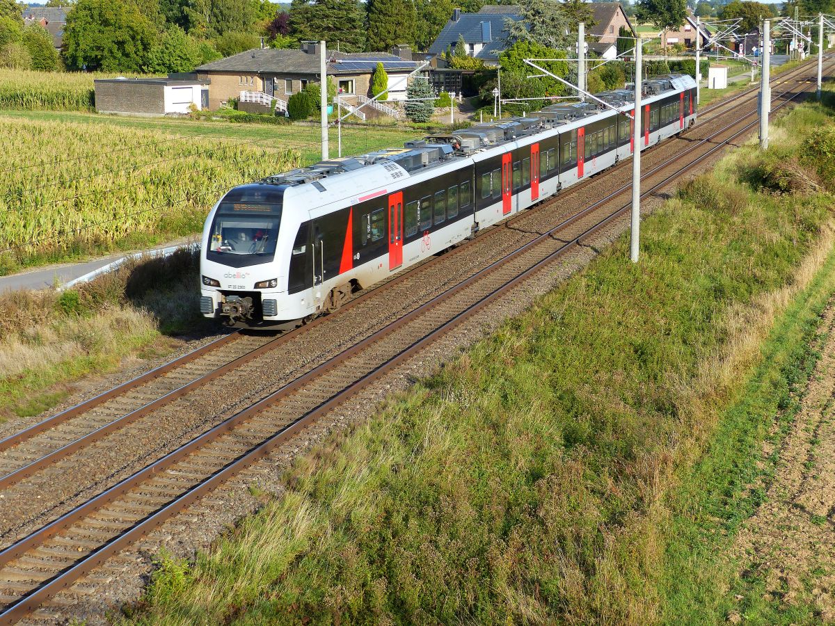 Abellio Triebzug ET 25 2303 Baumannstrasse, Praest bei Emmerich am Rhein 19-09-2019.


Abellio treinstel ET 25 2303 Baumannstrasse, Praest bij Emmerich 19-09-2019.