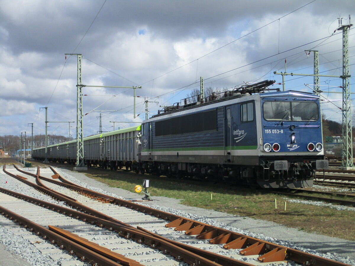 Abgebügelt stand,am 02.April 2022,die IntEgro 155 053 mit mehreren Tamns.