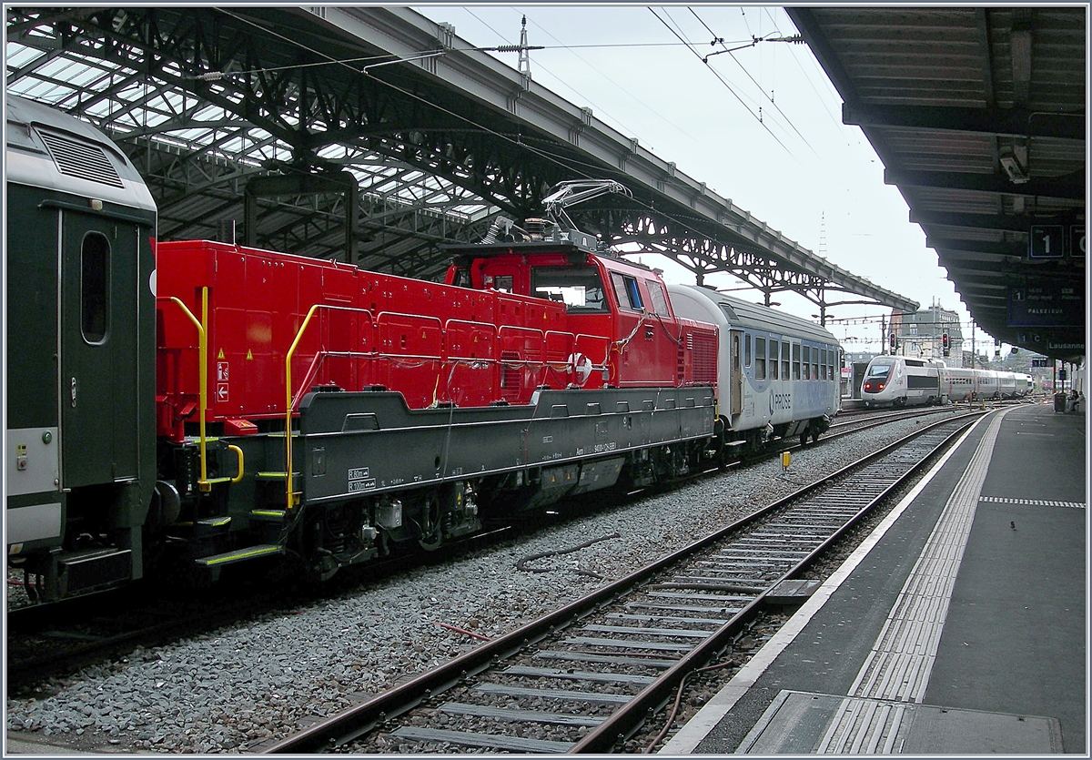 Aem 940 Testfahrten: Da die neue Aem  940 001-1 (UIC 9185 4 940 001-1 CH-SBBI) zwischen den Wagen eingereiht war, konnte sie nur eingeschränkt fotografiert werden.
Lausanne, den 16. Mai 2018