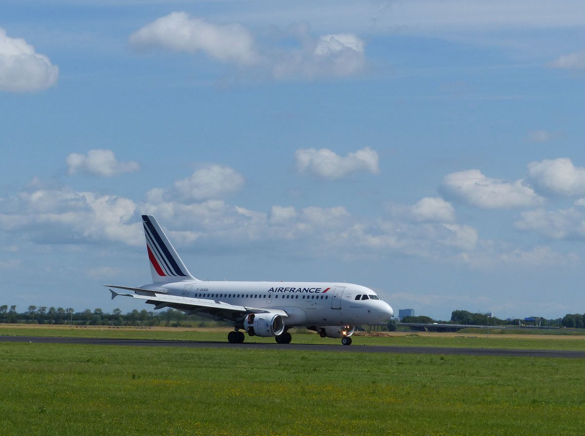 Air France F-GUGO Airbus A318-111. Erstflug dieses Flugzeugs 15-11-2006. Flughafen Schiphol, Amsterdam, Niederlande 21-07-2019.




Air France F-GUGO Airbus A318-111. Eerste vlucht van dit vliegtuig was op 15-11-2006.  Polderbaan luchthaven Schiphol. Vijfhuizen 21-07-2019.
