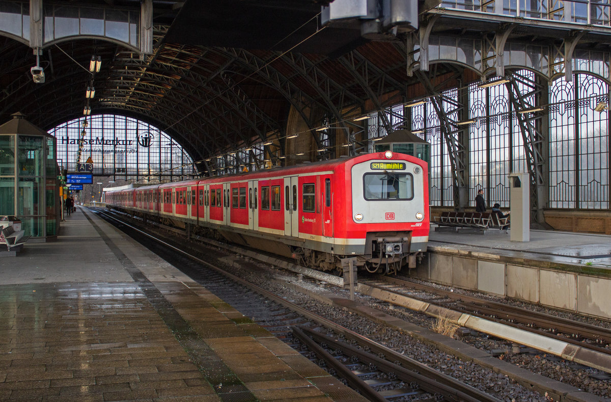 Als eigenwillig könnte man das Design der Triebwagen-Baureihe 472 beschreiben. Die Fahrzeuge aus den 1970er-Jahren sehen ihrem Einsatzende entgegen: In diesen Tagen beginnt der Probeeinsatz der neuen Baureihe 490, die sowohl für Angebotsausweitungen benötigt wird, als auch den Fahrzeugpark verjüngen wird.