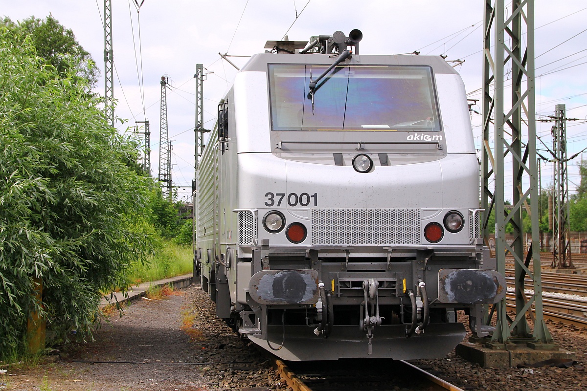 Alstom/Akiem Prima EL4200-3U E(4)37001-1 abgestellt am alten Gbf HH-Harburg. 29.05.2014