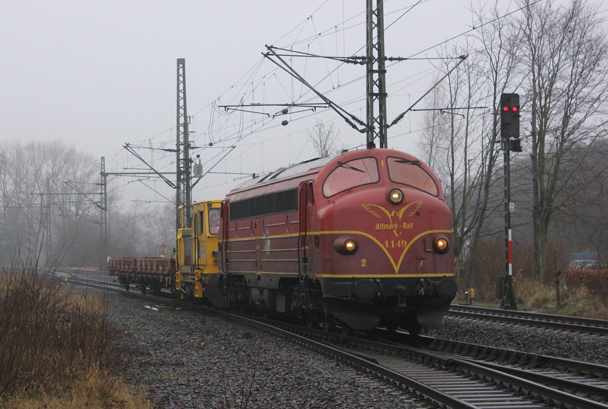 Altmark Rail Litra MY 1149/1227 008 hat hier auf ihrem Weg zurück den Railservice Trolje 9986 9881 412-1 und ihre beiden Kgs-z Wagen am Haken und dieselt hier gemütlich durch Schleswig. Gruß an das Team und Frohe Weihnachten! Schleswig 22.12.2016