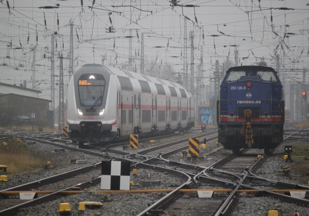 Am 03.01.2020 traf der IC 2239 im Rostocker Hbf auf die Raildox V100