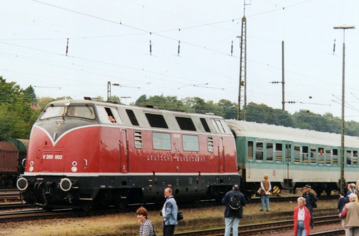 Am 10 September 1999 treft V 200 002 mit ein Sonderzug in Aachen west ein. 