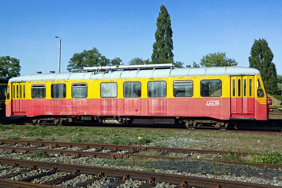 Am 21 September 2019 steht ex-SNCB 4608 ins Depot der CFV3V in Mariembourg.