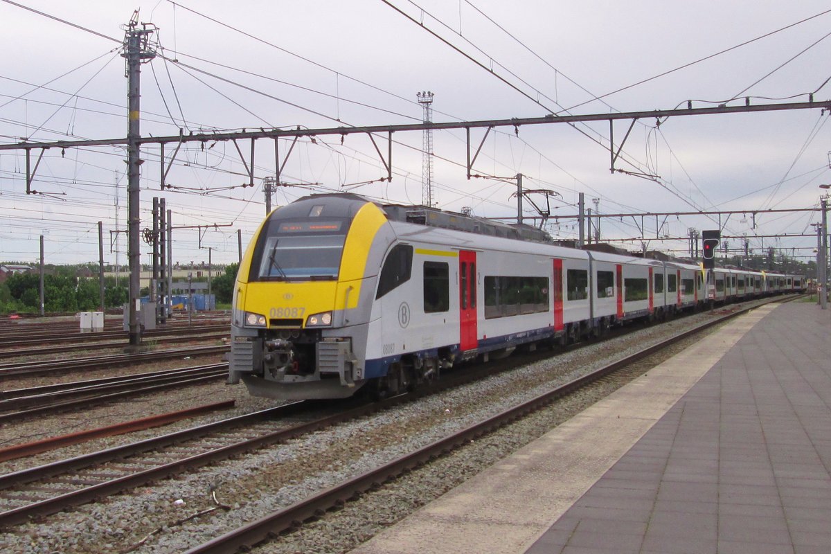 Am 22 Mai 2014 treft 08 087 in Brugge Centraal ein. 