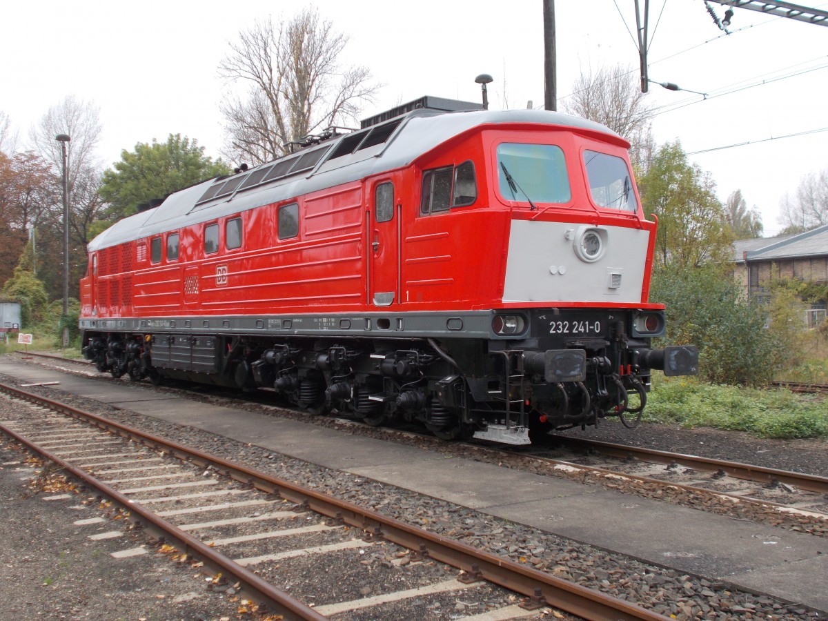 Am 22.Oktober 2014 erhielt 232 241-0 ihre Hauptuntersuchung.Am 25.Oktober 2014 traf ich die Lok schon in der Est Berlin Lichtenberg.