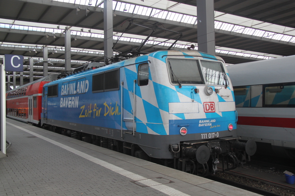 am 28.08.2014 war die blau/weie 111 017 zu Gast im Hbf Mnchen.