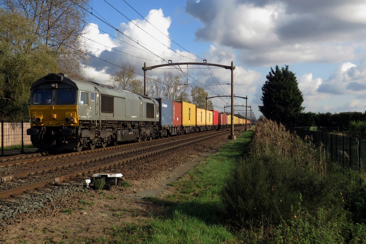 Am 4.November 2020 durchfahrt Crossrail DE 6307 Hulten und wird vom offenbarer Weg fotografiert.