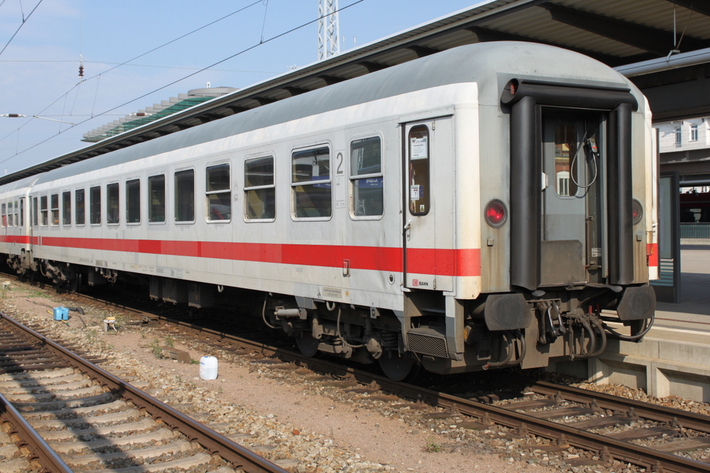 Am Ende des IC 2239(Rostock-Leipzig)lief der 2.Klasse Bimdz mit Aufgenommen am 04.10.2015 im Rostocker Hbf.