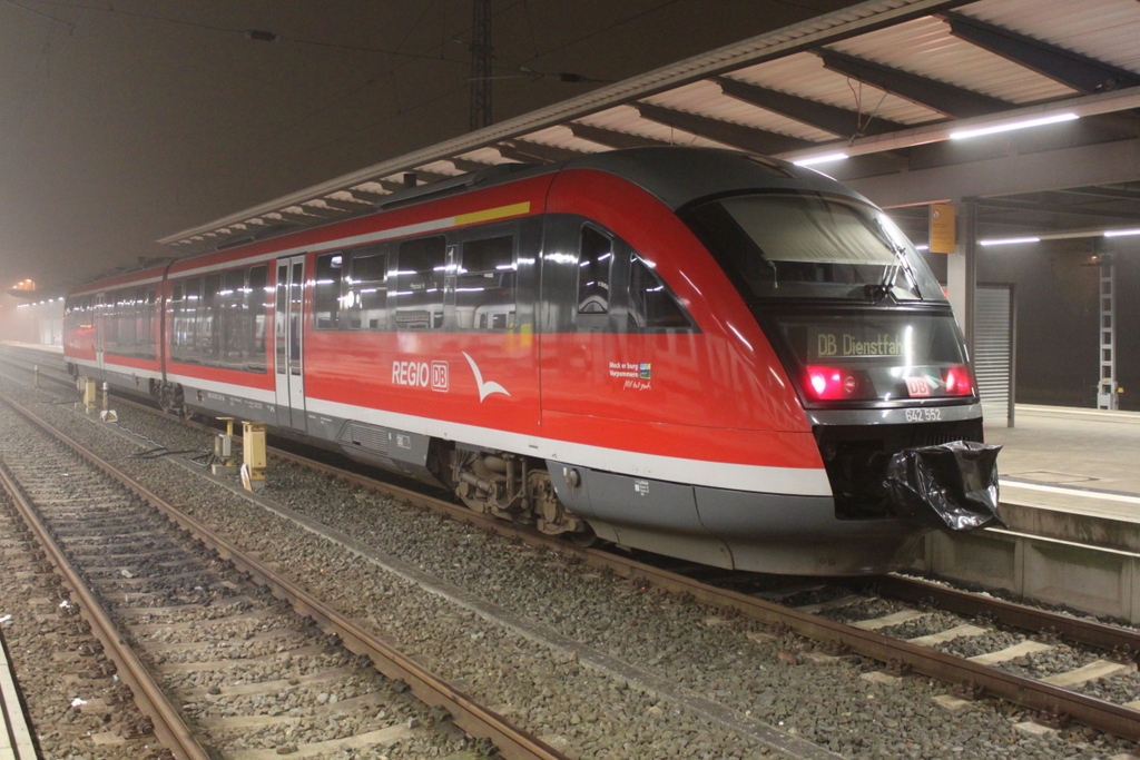 Am frhen Morgen des 03.02.2017 stand 642 552 als DB-Dienstfahrt von Rostock Hbf nach Tessin im Rostocker Hbf.