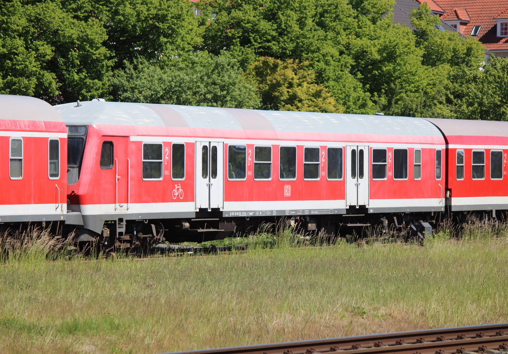 Arbeitslos stehen zur Zeit die Kreuzfahrerwagen auf dem Rostocker Hbf rum.29.05.2020