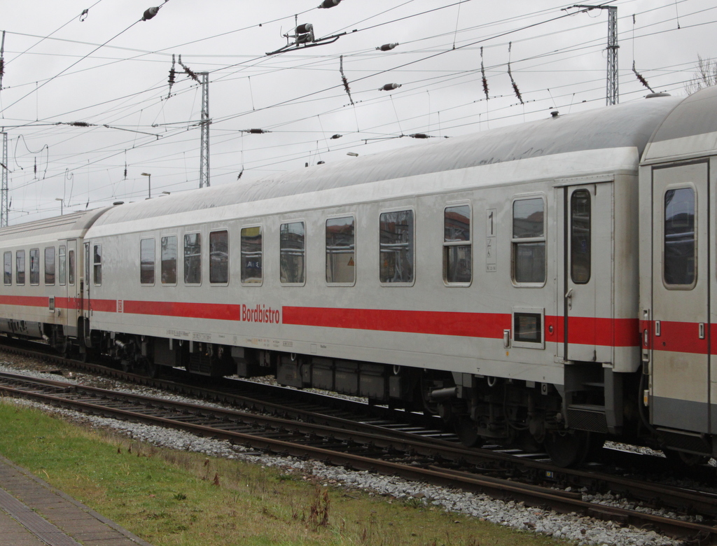 ARkimmbz 288.5 im IC 2212(Koblenz-Binz)am 11.01.2019 im Rostocker Hbf.