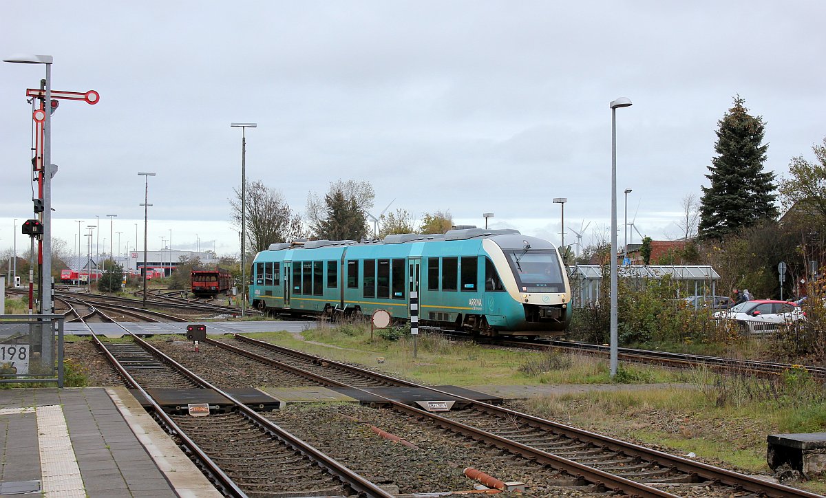 Arriva AR 1029 hat aus Tønder/DK kommend Einfahrt in Niebüll. 04.11.2019