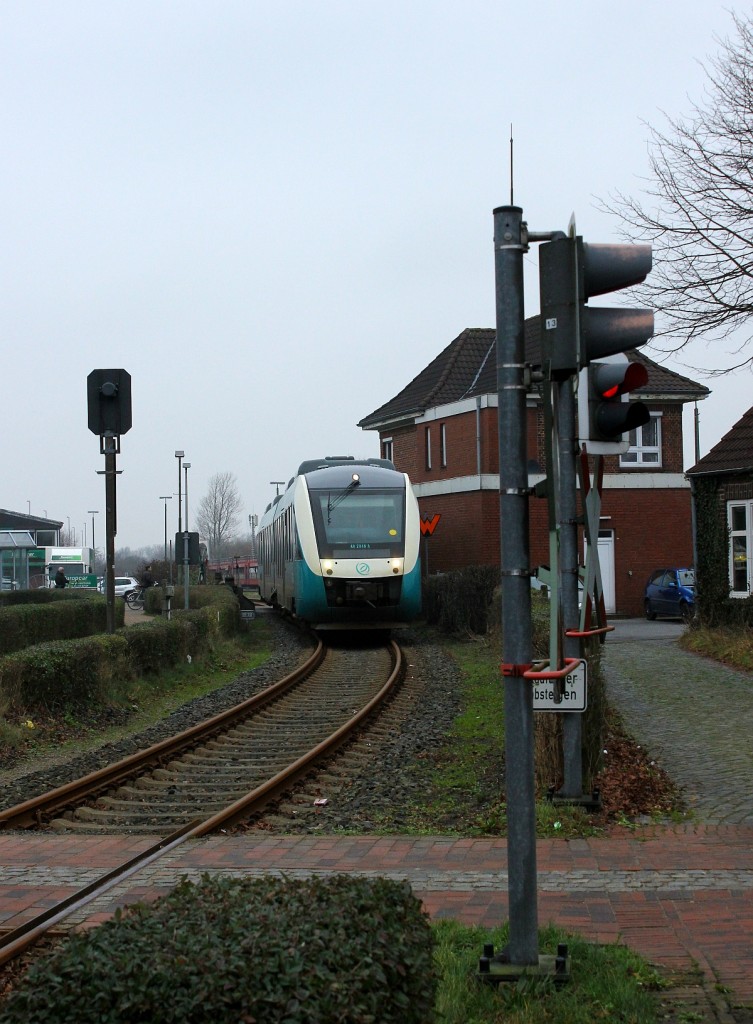 Arriva AR 2046(95 86 001 2046-2A und 002 2046-2B) wird hier aus dem Bhf Niebüll in den neg Teil in Niebüll rangiert. Niebüll 19.12.2015