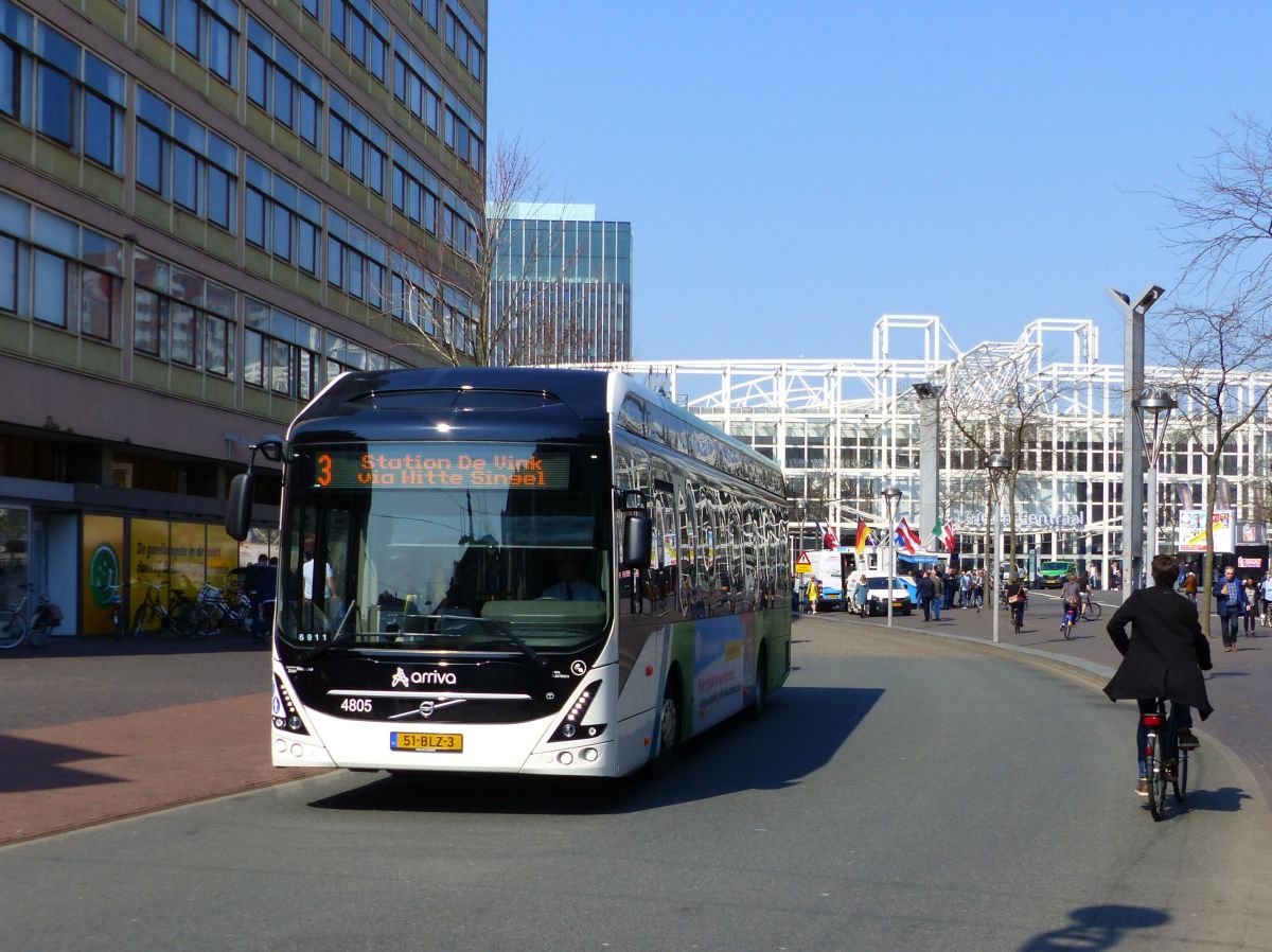 Arriva Bus 4805 Volvo 7900E Elektrobus (vollelektrisch) Baujahr 2019. Stationsweg, Leiden 08-04-2019.

Arriva bus 4805 Volvo 7900E elektrische bus bouwjaar 2019. Stationsweg, Leiden 08-04-2019.