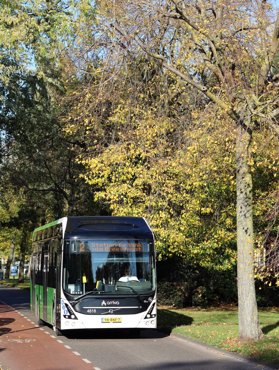 Arriva Bus 4818 Volvo 7900E Elektrobus (vollelektrisch) Baujahr 2019. Burggravenlaan, Leiden 28-10-2021.



Arriva bus 4818 Volvo 7900E elektrische bus bouwjaar 2019. Burggravenlaan, Leiden 28-10-2021.