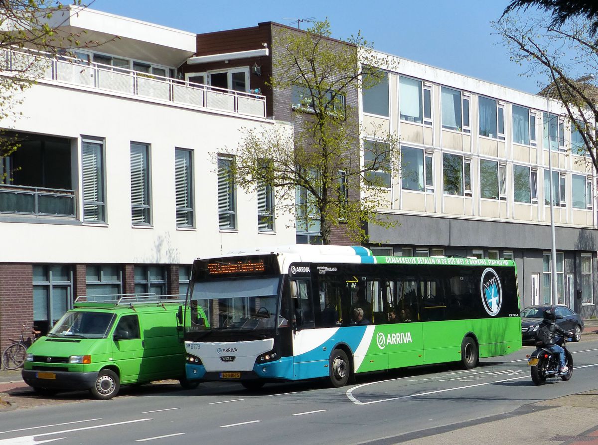 Arriva Bus 8773 DAF VDL Citea LLE120 Baujahr 2012. Hoge Rijndijk, Leiden 16-04-2019.

Arriva bus 8773 DAF VDL Citea LLE120 bouwjaar 2012. Hoge Rijndijk, Leiden 16-04-2019.