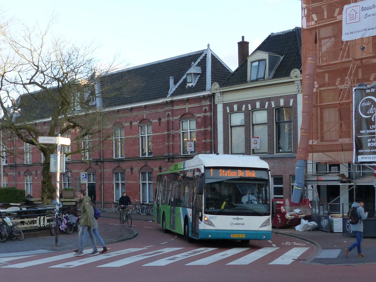 Arriva ex-Connexxion Bus 4837 Van Hool newA300 Hybrid Baujahr 2009. 2e Binnenvestgracht/Steenstraat, Leiden 28-01-2016.

Arriva ex-Connexxion bus 4837 Van Hool newA300 Hybrid bouwjaar 2009. 2e Binnenvestgracht/Steenstraat, Leiden 28-01-2016.