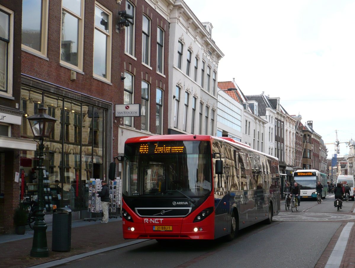 Arriva R-Net Bus 7708 Volvo 8900 Qliner Baujahr 2012. Breestraat, Leiden 30-03-2016.

Arriva R-Net bus 7708 Volvo 8900 Qliner bouwjaar 2012. Breestraat, Leiden 30-03-2016.