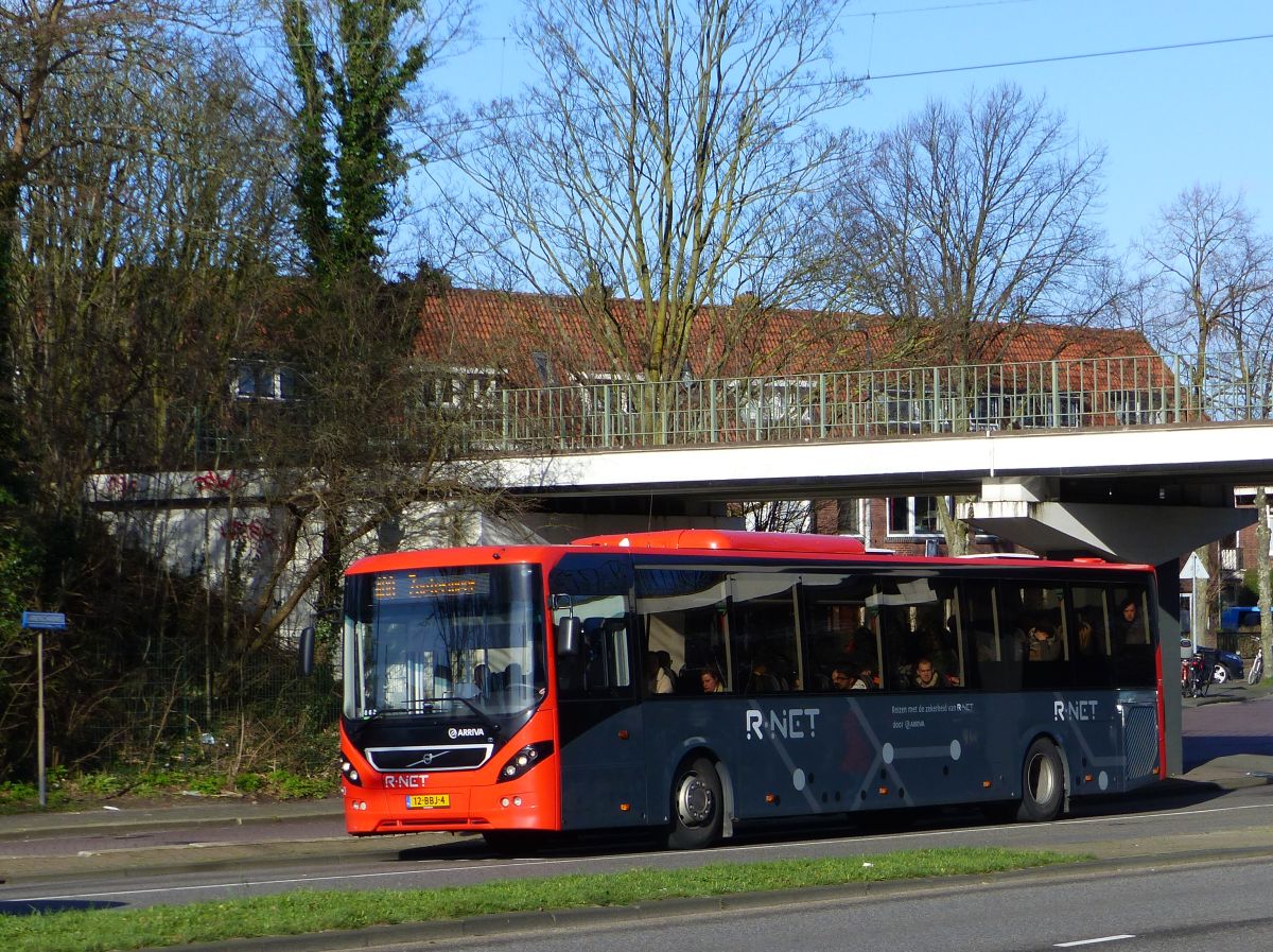 Arriva R-Net Bus 7720 Volvo 8900 Baujahr 2012. Lanmmenschansweg, Leiden 05-02-2020.

Arriva R-Net bus 7720 Volvo 8900 bouwjaar 2012. Lanmmenschansweg, Leiden 05-02-2020.