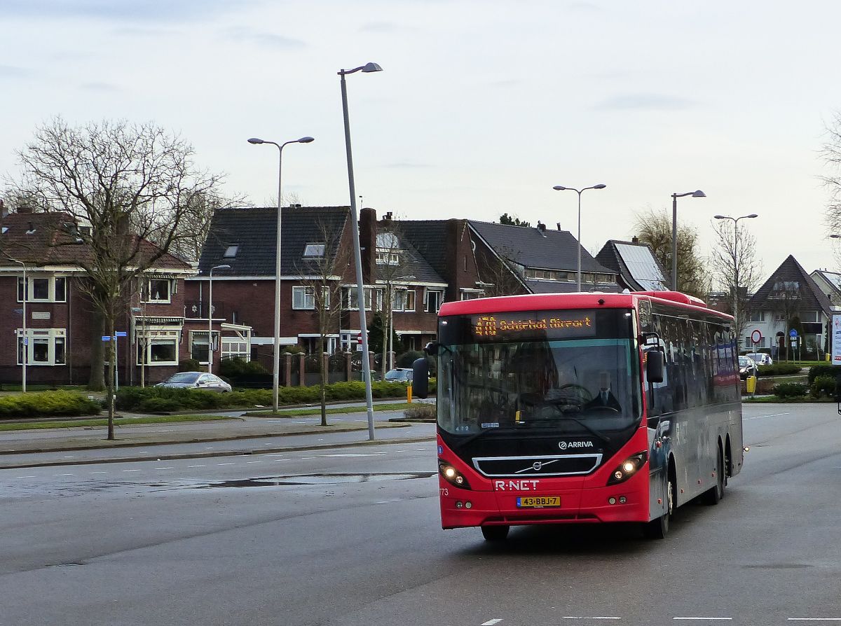 Arriva R-Net Bus 7773 Volvo 8900 Baujahr 2012. Bahnhof Alphen aan den Rijn 17-12-2019.

Arriva R-Net bus 7773 Volvo 8900 bouwjaar 2012. Stationsplein Alphen aan den Rijn 17-12-2019.
